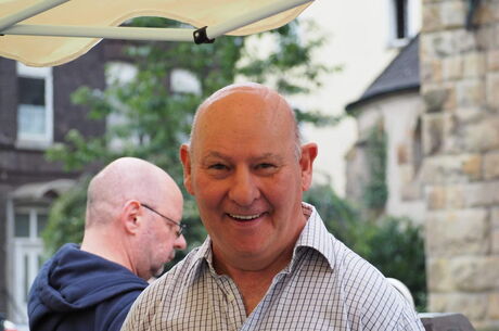 Lebensräume Duisburg Wanheimer Straße - Einweihungsparty - Mann im Bild