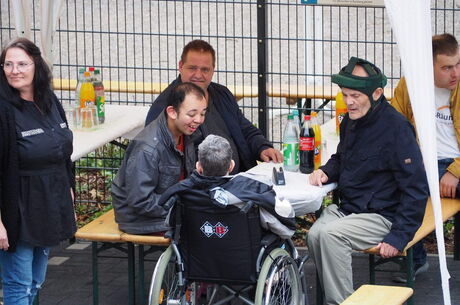 Gemeinschaftliches Wohnen Unterhaltung Bewohner